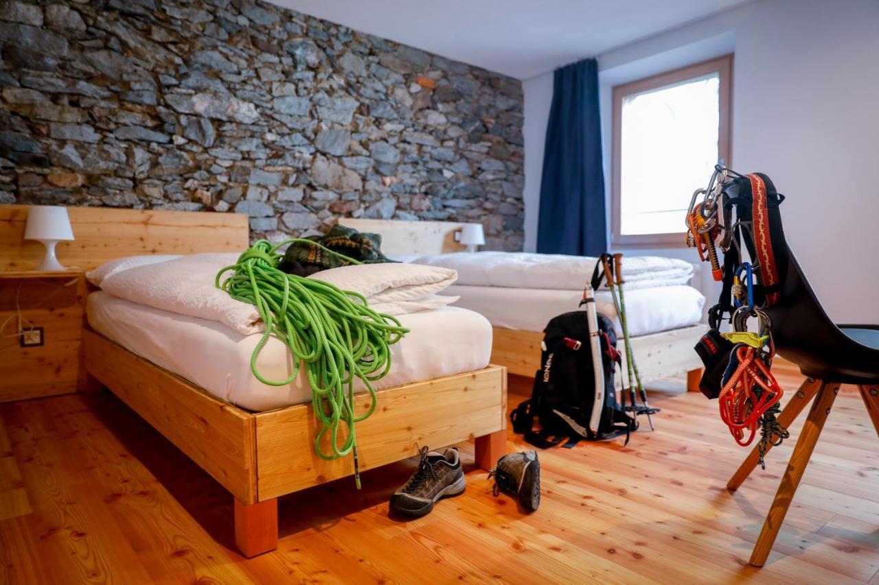 Отель Bed&Bike Tremola San Gottardo Айроло Экстерьер фото