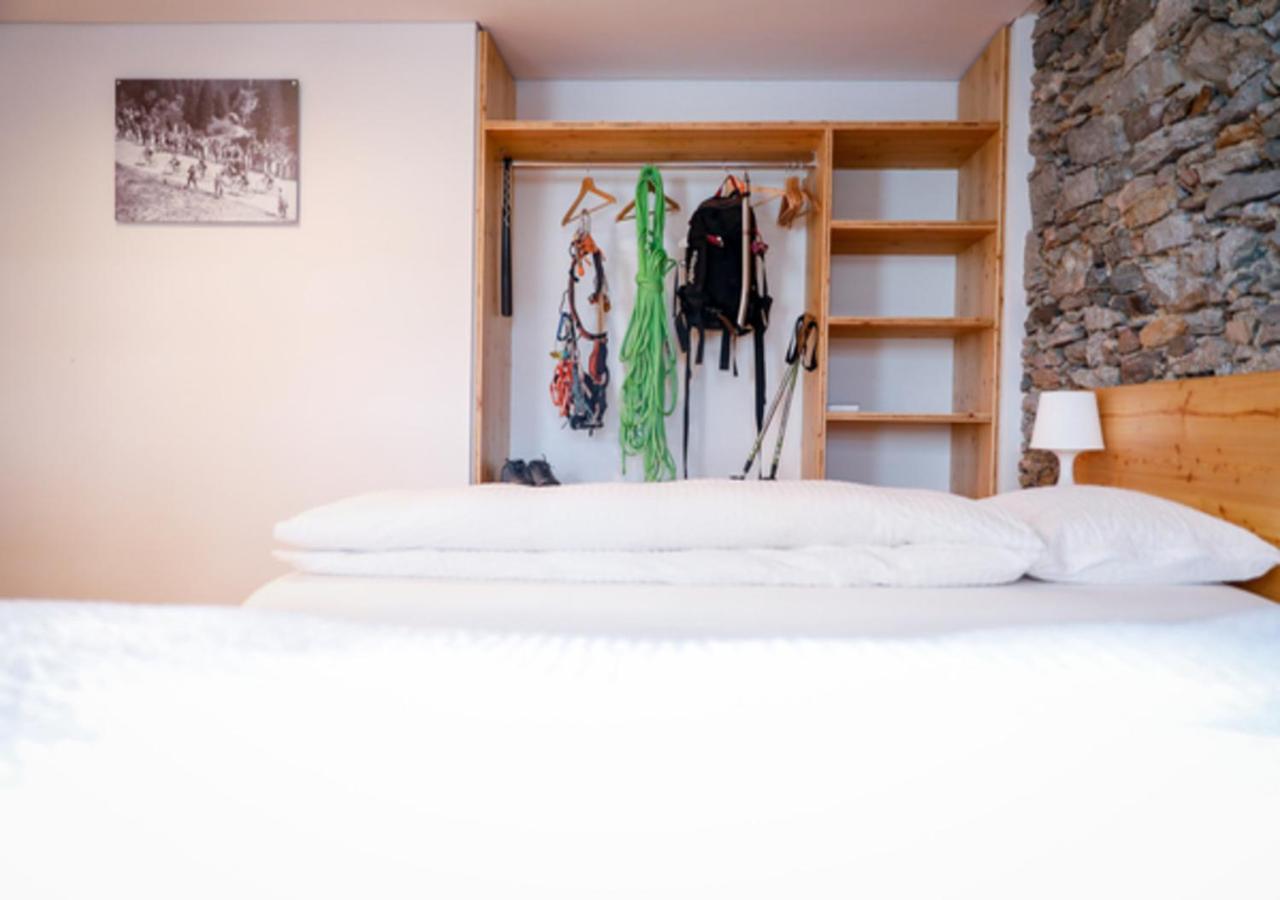 Отель Bed&Bike Tremola San Gottardo Айроло Экстерьер фото