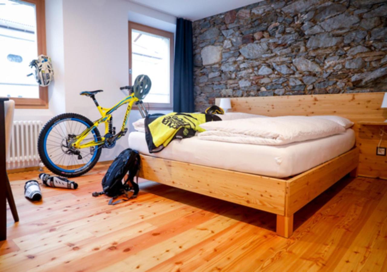 Отель Bed&Bike Tremola San Gottardo Айроло Экстерьер фото
