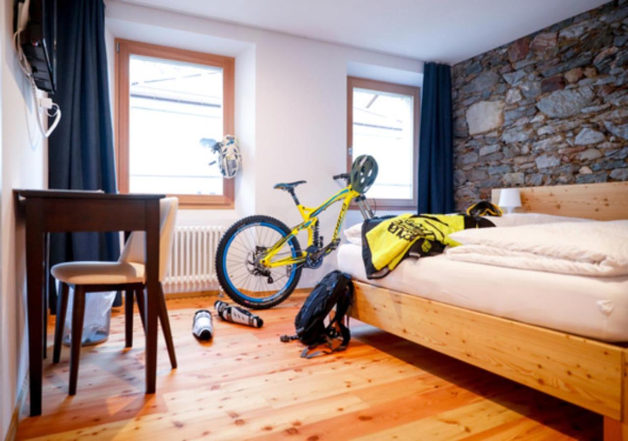 Отель Bed&Bike Tremola San Gottardo Айроло Экстерьер фото