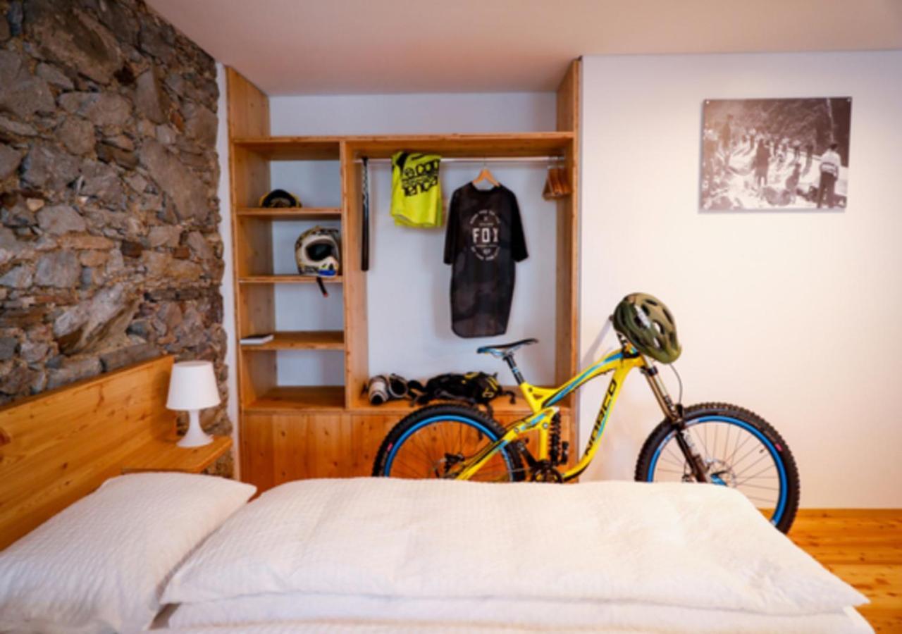 Отель Bed&Bike Tremola San Gottardo Айроло Экстерьер фото