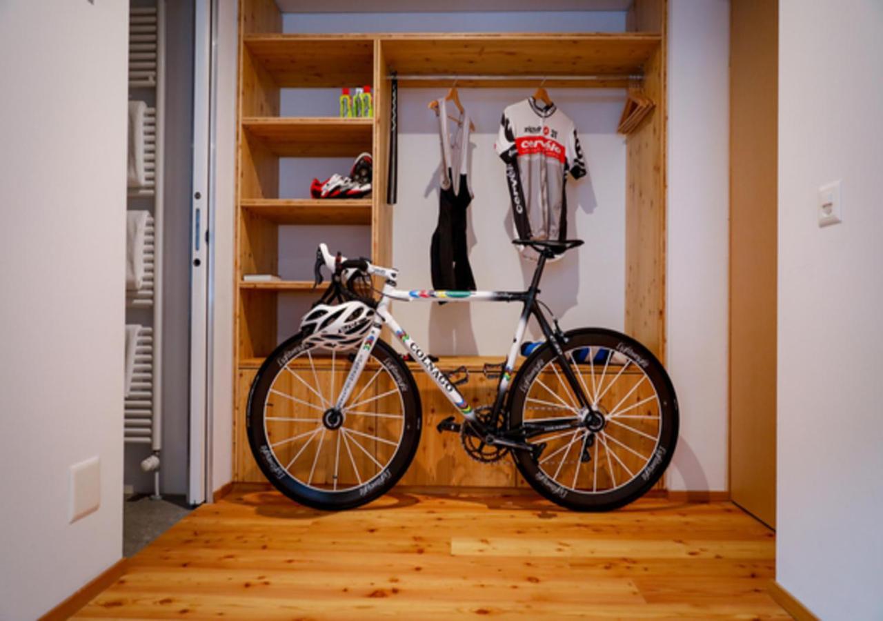 Отель Bed&Bike Tremola San Gottardo Айроло Экстерьер фото