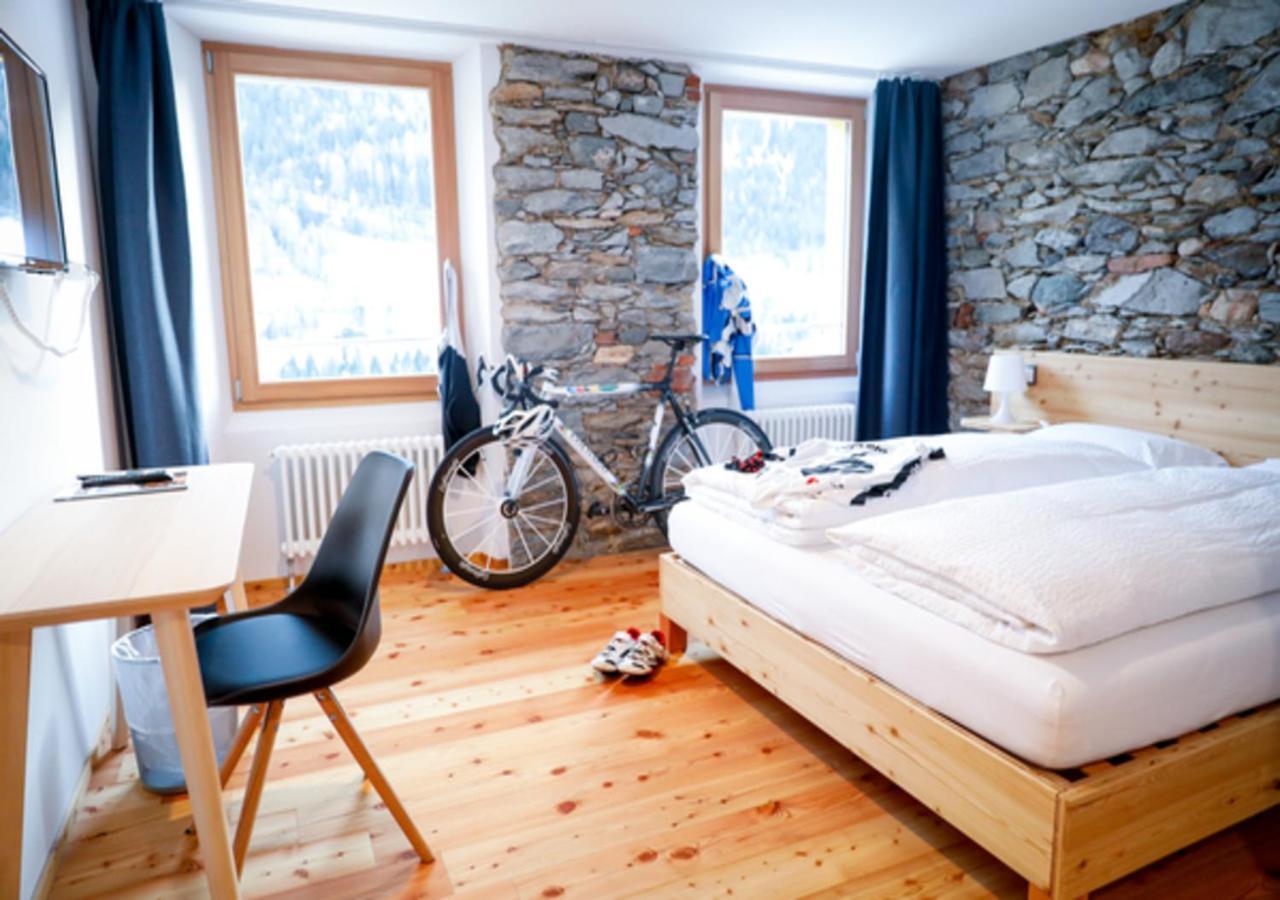 Отель Bed&Bike Tremola San Gottardo Айроло Экстерьер фото